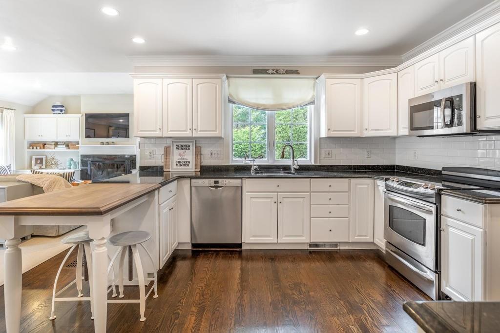 19 Rae Avenue Needham, MA 02492 - Photo 4 of 37