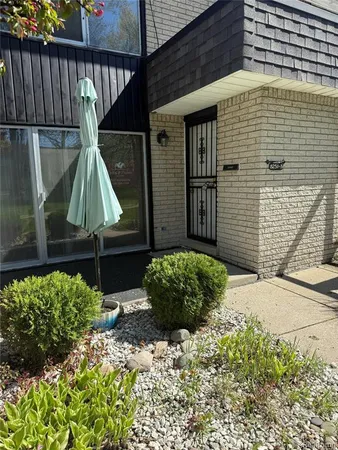 $114,900 | 8251 Kennedy Circle North, Unit 3, Warren, MI 48093