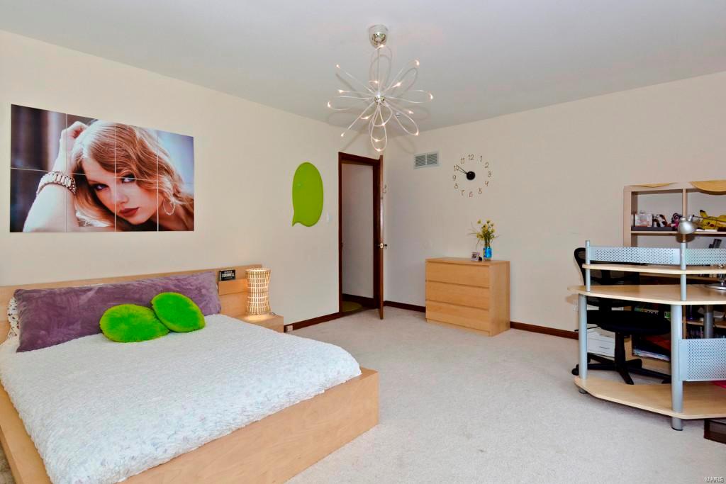 14036 Ladue Road Chesterfield, MO 63017 - Photo 26 of 36 Gallery Image 26