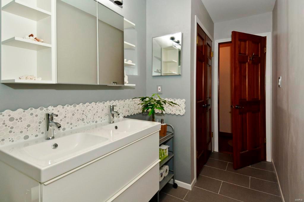 14036 Ladue Road Chesterfield, MO 63017 - Photo 32 of 36 Gallery Image 32