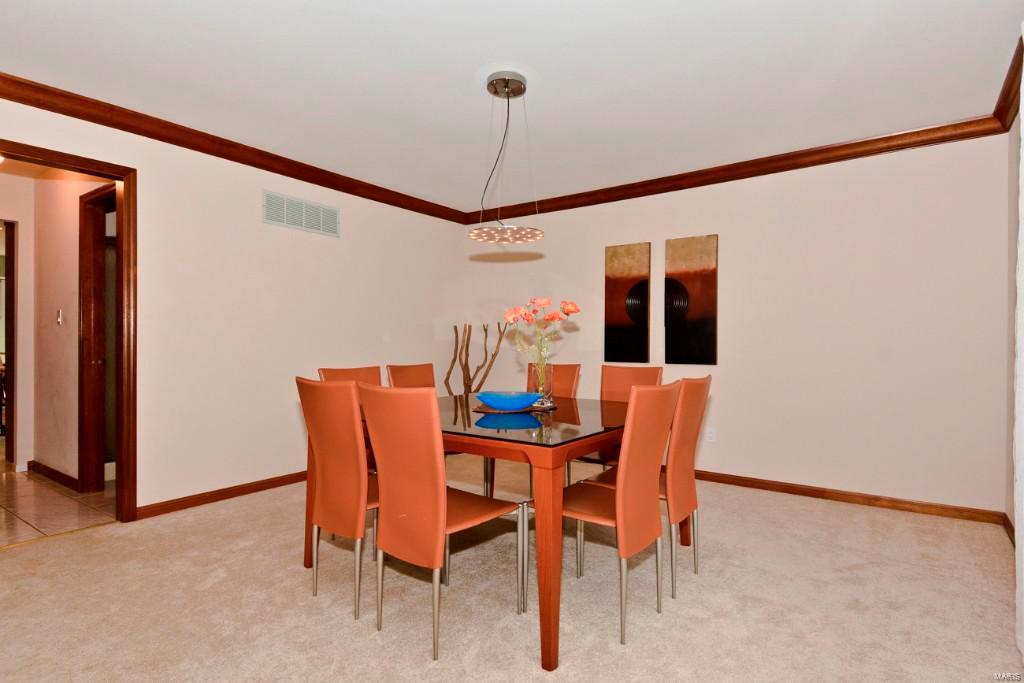 14036 Ladue Road Chesterfield, MO 63017 - Photo 5 of 36 Gallery Image 5