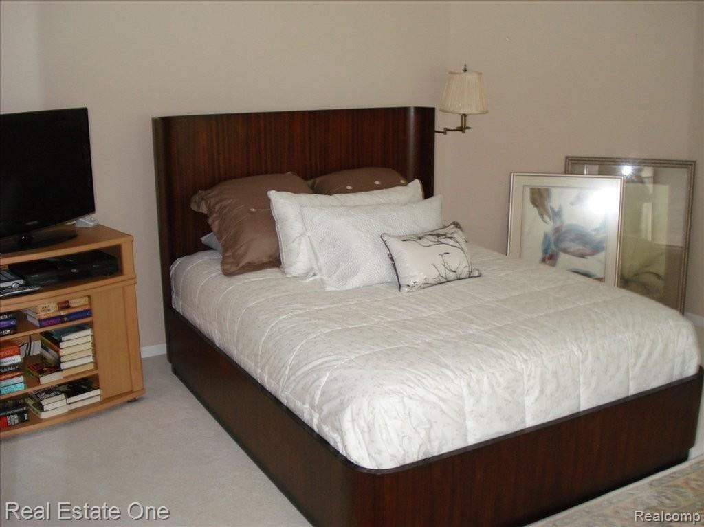 533 Slumber Lane Rochester, MI 48307 - Photo 15 of 25 Allison 001