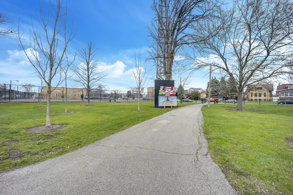 $1,645 | 2749 North Kilbourn Avenue, Unit 2, Chicago, IL 60639