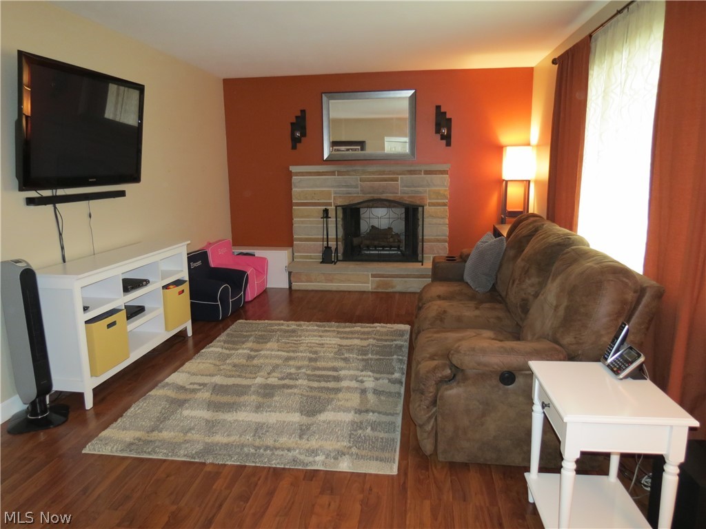 3017 Dentzler Road Parma, OH 44134 - Photo 4 of 21