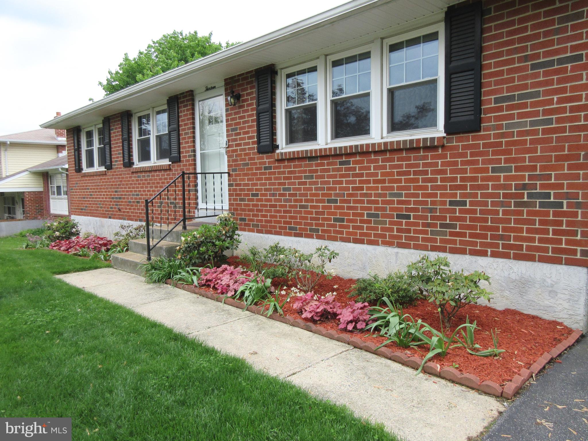 13 Cook Road Newark, DE 19711 - Photo 2 of 24 Landscaping-Garden