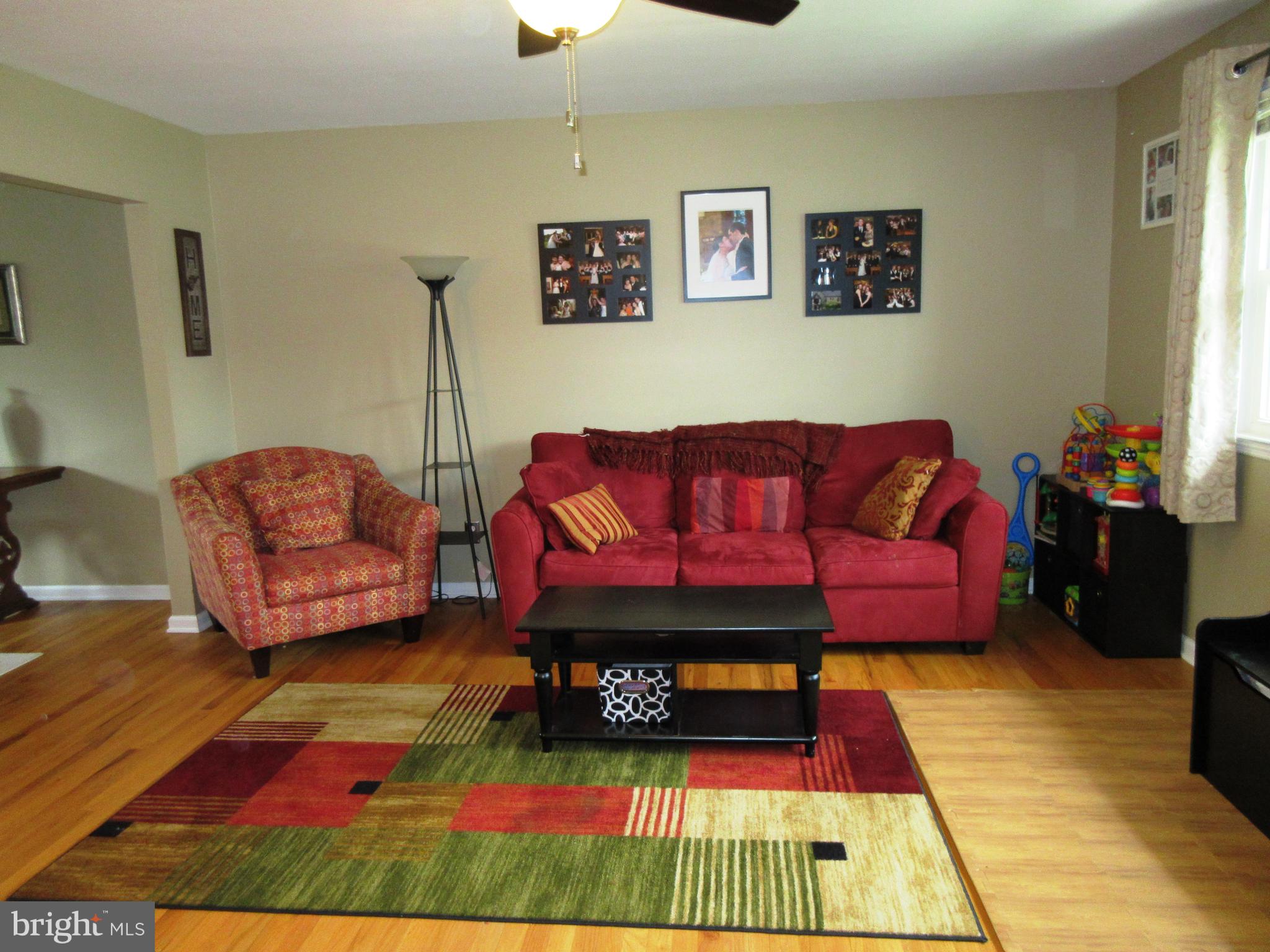 13 Cook Road Newark, DE 19711 - Photo 8 of 24 Spacious Family-Great Room-Hardwoods