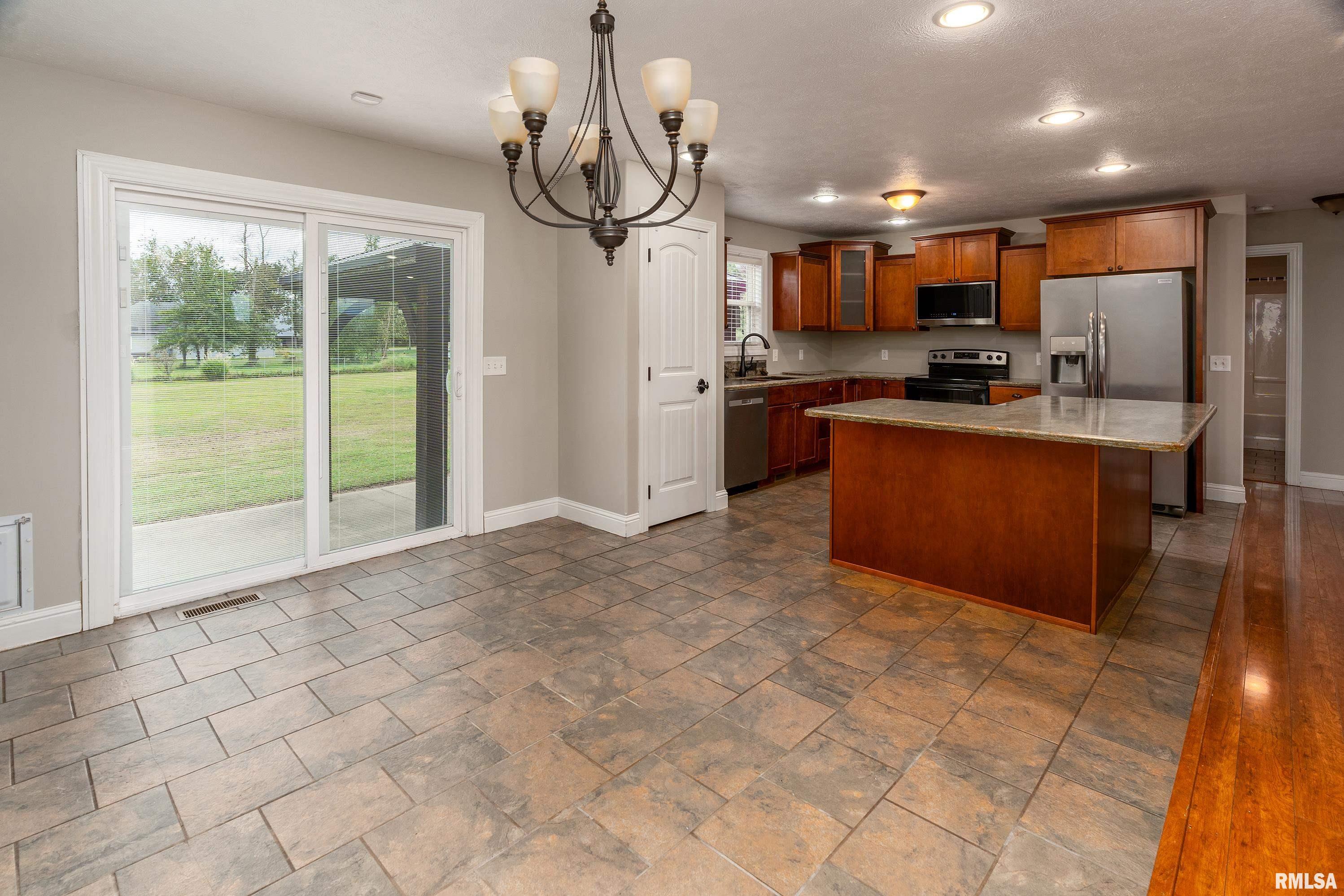 15687 Jadin Road Marion, IL 62959 - Photo 7 of 39 Gallery Image 7