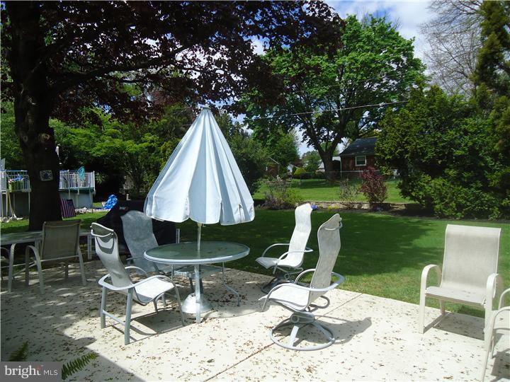 9630 Pine Road Philadelphia, PA 19115 - Photo 16 of 17 Patio