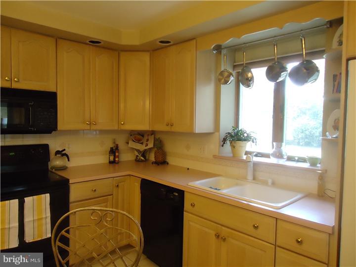 9630 Pine Road Philadelphia, PA 19115 - Photo 8 of 17 Kitchen