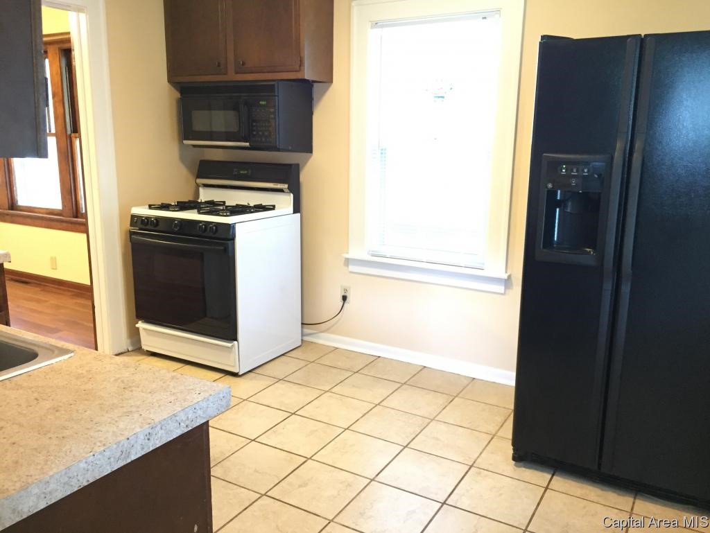 3705 Sangamo Heights Road Springfield, IL 62702 - Photo 3 of 19