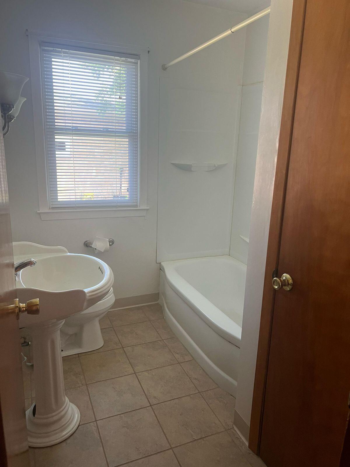 3438 9th Avenue Racine, WI 53402 - Photo 14 of 20 Full Bath