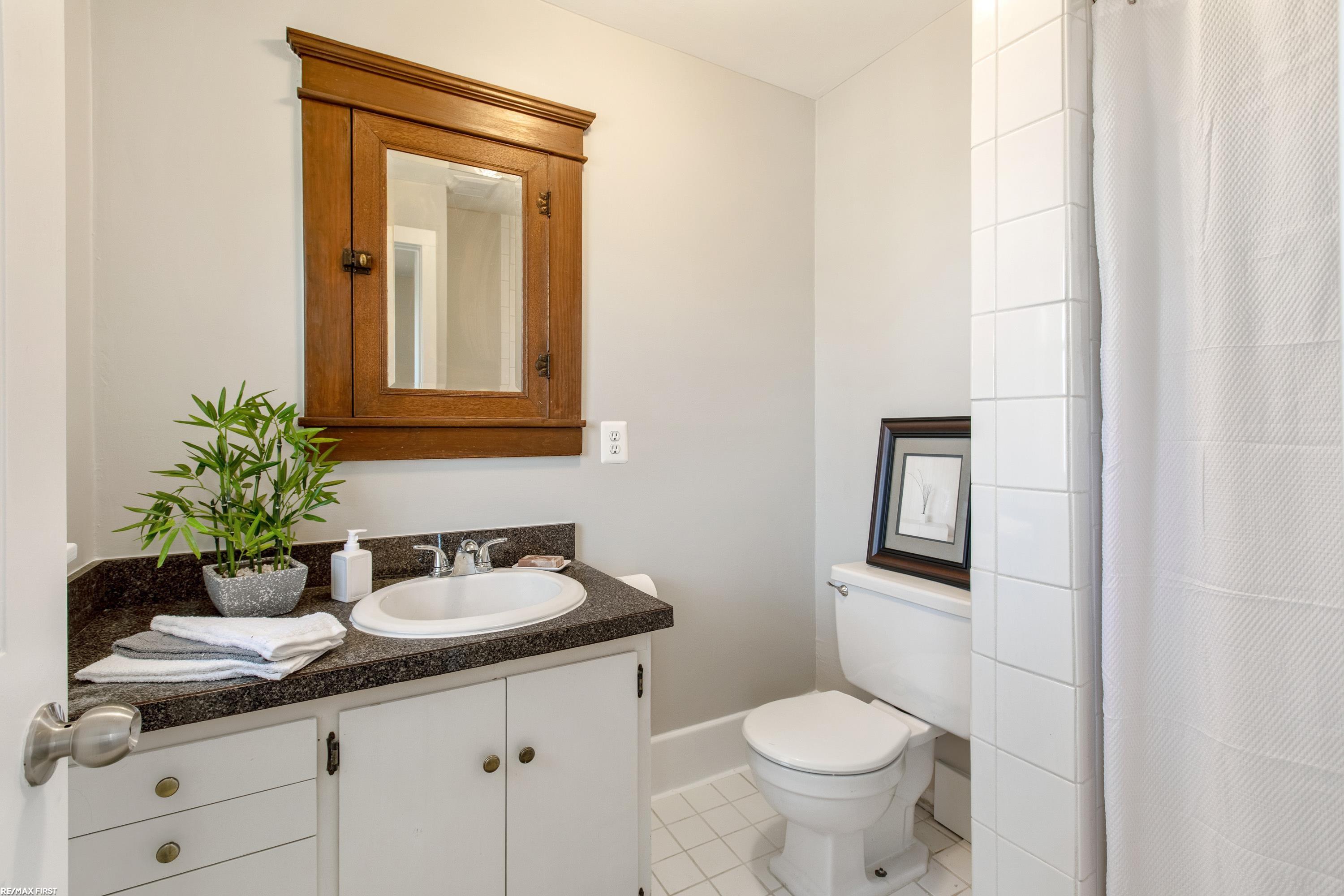 604 West University Drive Rochester, MI 48307 - Photo 16 of 37 50095184-15.JPG