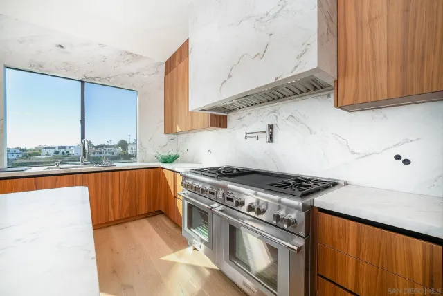 $6,550,000 | 1542 Copa De Oro Drive, La Jolla, CA 92037