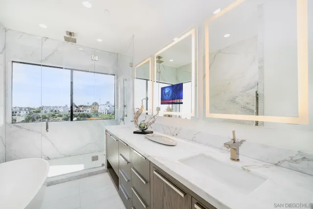 $6,550,000 | 1542 Copa De Oro Drive, La Jolla, CA 92037