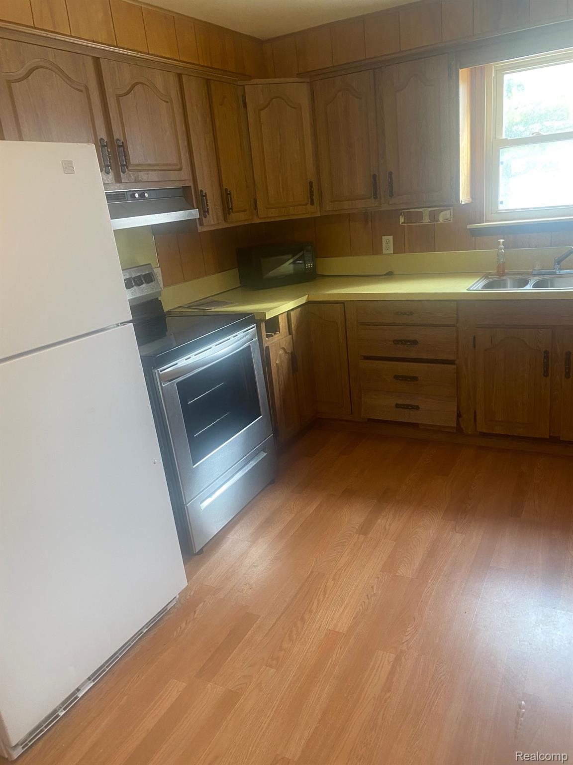 2138 North Center Road Burton, MI 48509 - Photo 2 of 15 Gallery Image 2