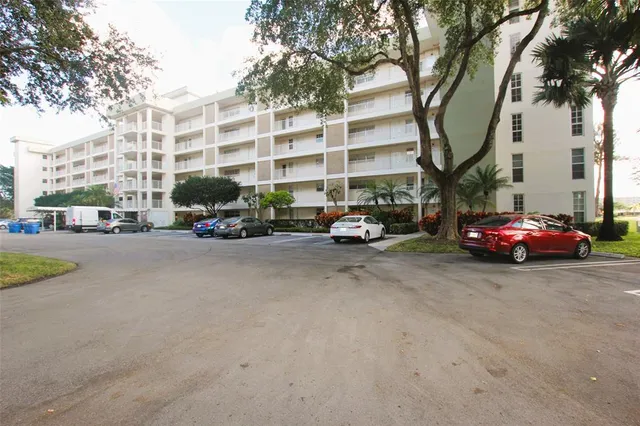 $2,200 | 3100 North Course Lane, Unit 103, Pompano Beach, FL 33069