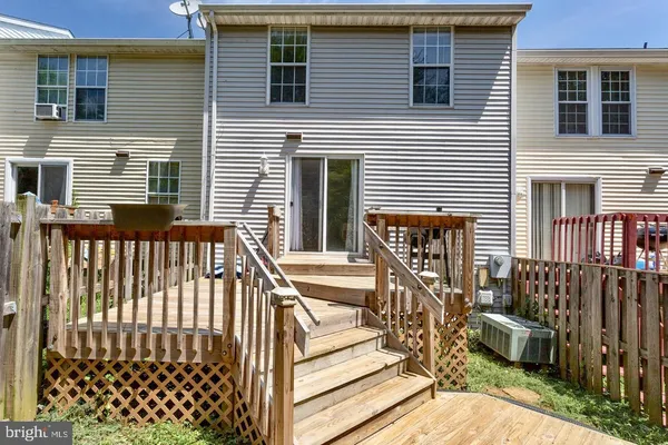$2,350 | 134 Oak Tree Lane, Warrenton, VA 20186
