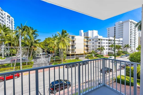 $2,700 | 1674 Bay Road, Unit 302, Miami Beach, FL 33139