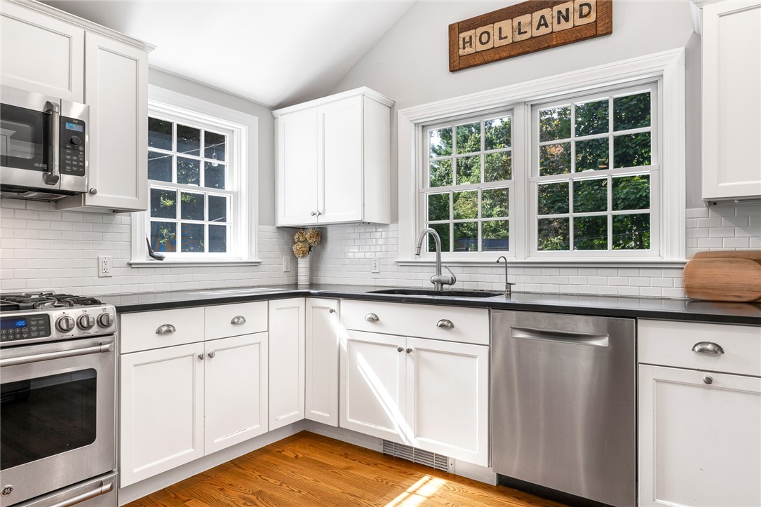 35 Anchorage Way Barrington, RI 02806 - Photo 15 of 44