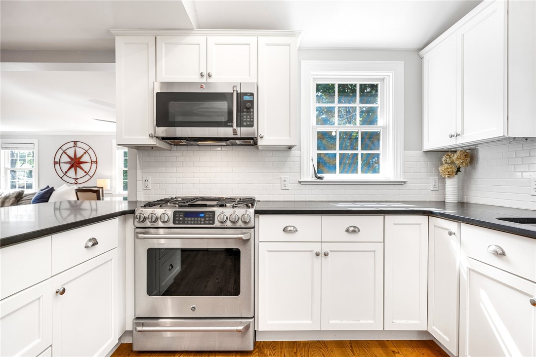 35 Anchorage Way Barrington, RI 02806 - Photo 17 of 44