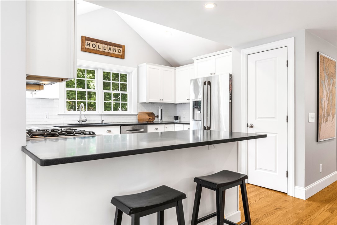 35 Anchorage Way Barrington, RI 02806 - Photo 18 of 44