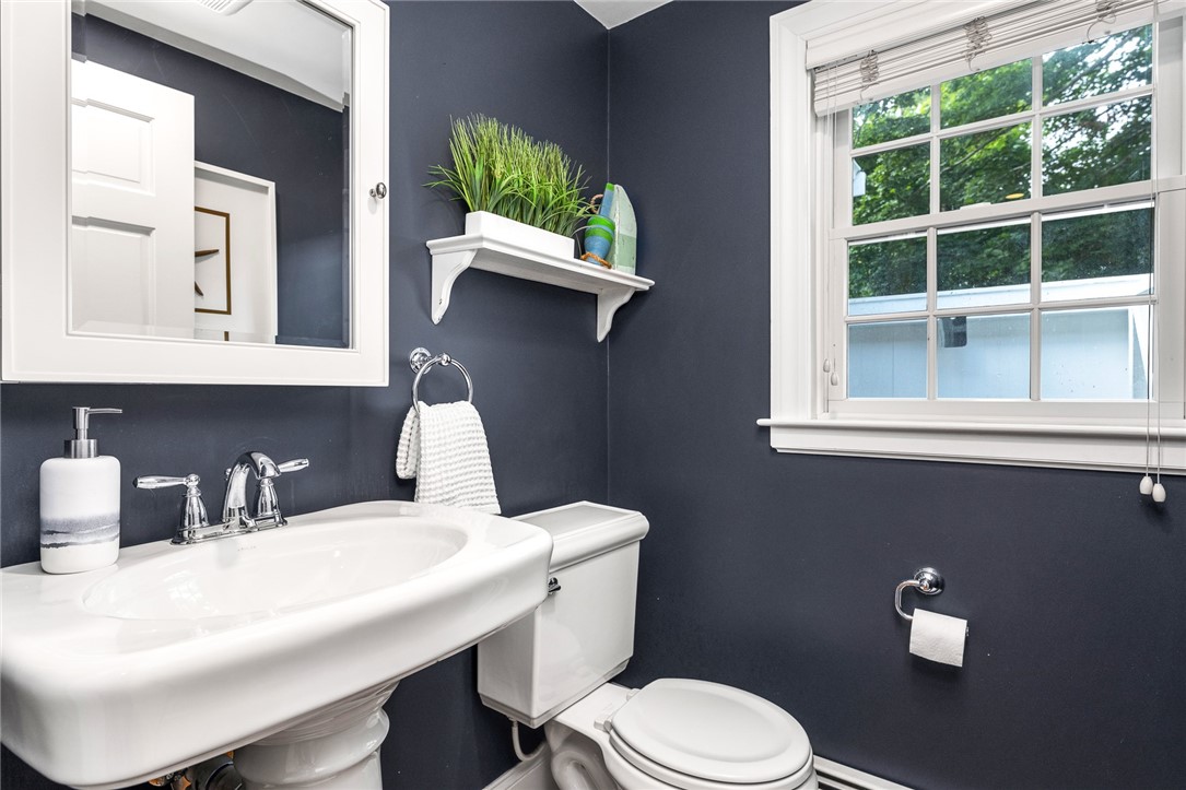 35 Anchorage Way Barrington, RI 02806 - Photo 22 of 44