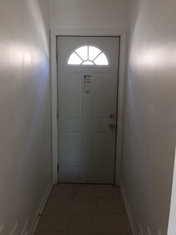 10071 Frontage Road, Unit G Skokie, IL 60077 - Photo 17 of 22 a view of a hallway