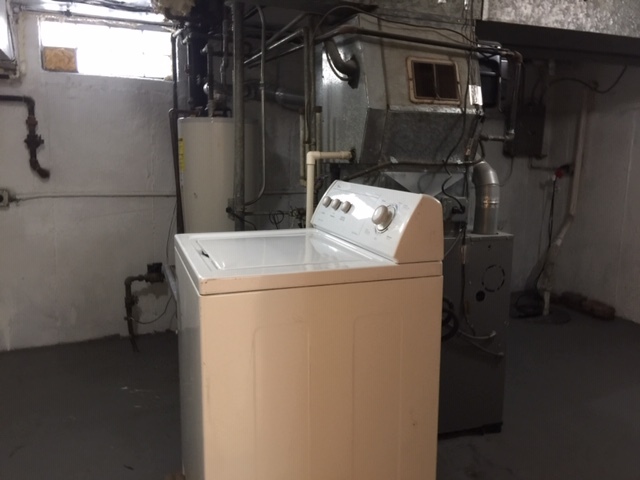 10071 Frontage Road, Unit G Skokie, IL 60077 - Photo 20 of 22 a utility room with dryer and washer