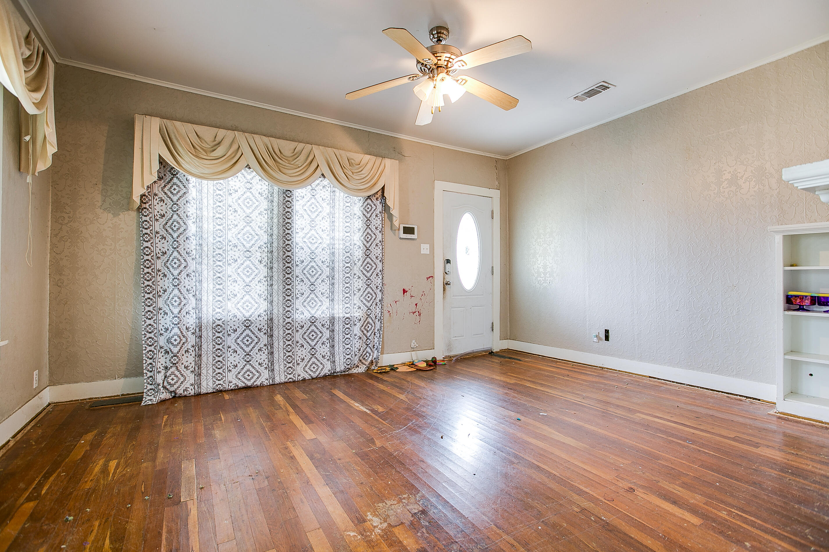 307 North 3rd Street Ballinger, TX 76821 - Photo 2 of 24 Front Living Room