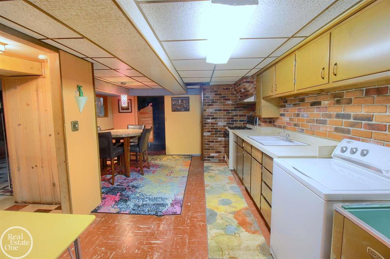19381 Stephens Eastpointe, MI 48021 - Photo 23 of 34