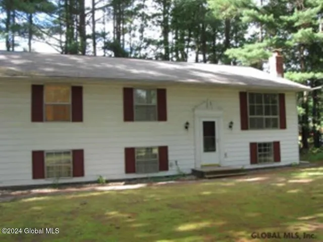 $2,595 | 12 Evergreen Avenue, Clifton Park, NY 12065