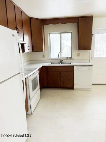 $2,595 | 12 Evergreen Avenue, Clifton Park, NY 12065