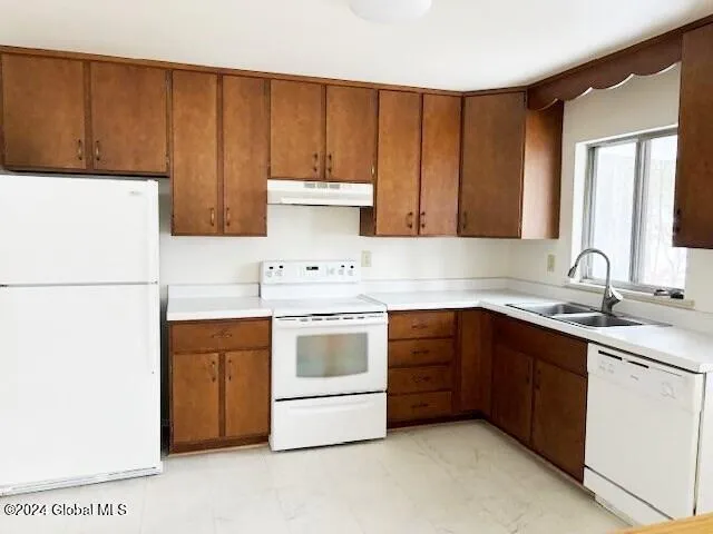 $2,595 | 12 Evergreen Avenue, Clifton Park, NY 12065