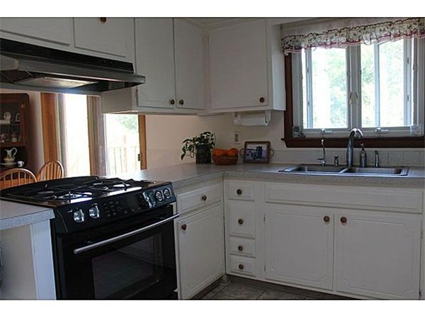 172 Old County Road Westport, MA 02790 - Photo 4 of 19 Gallery Image 4