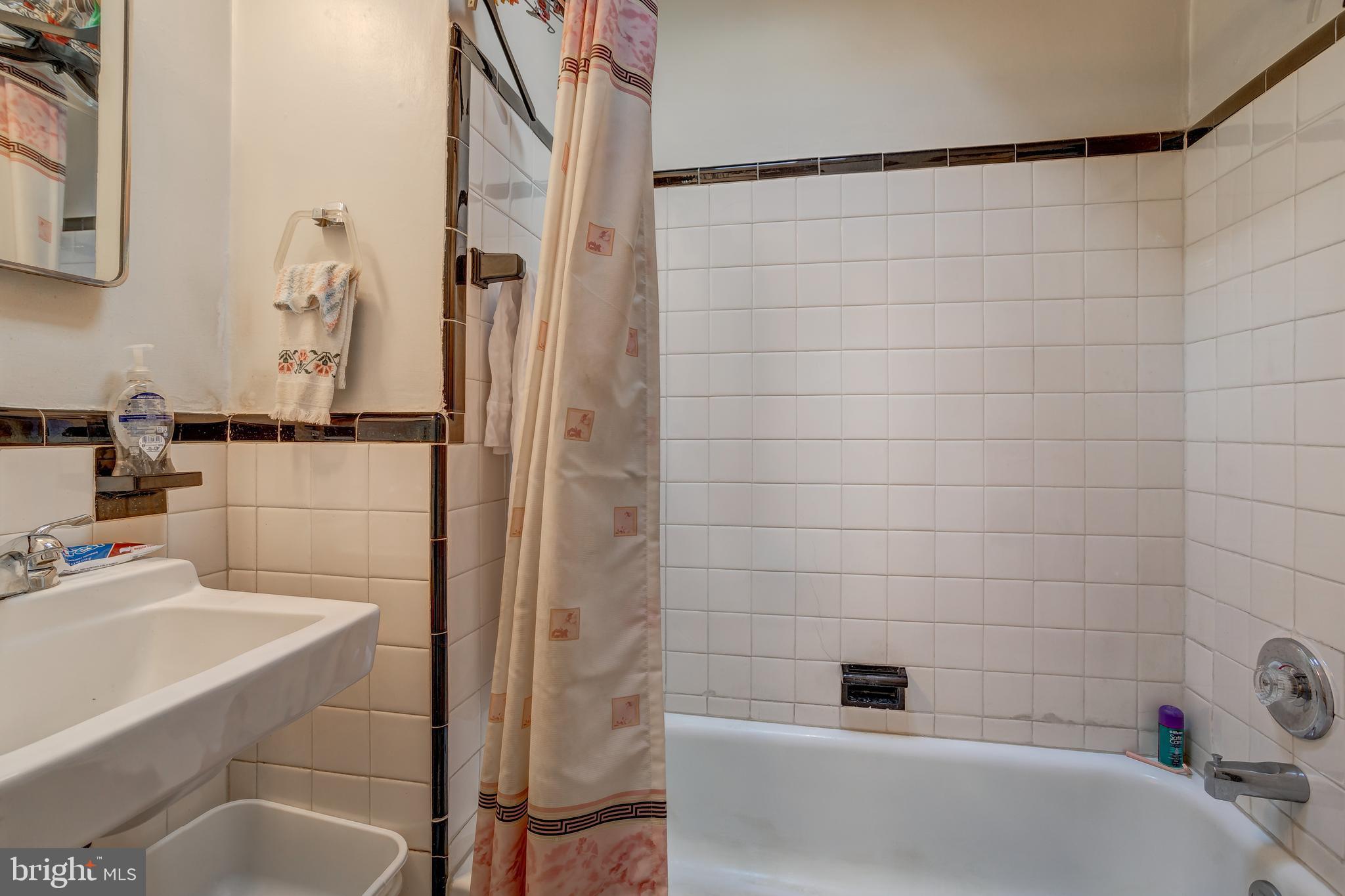 261 East Township Line Road Upper Darby, PA 19082 - Photo 8 of 12
