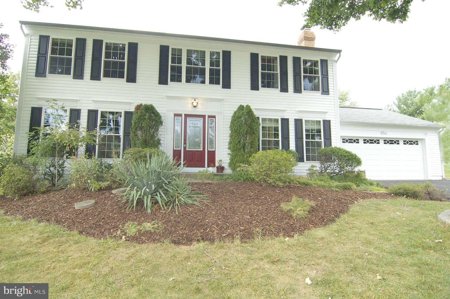 934 Pointer Ridge Drive Gaithersburg, MD 20878 - Photo 1 of 30 Exterior (Front)