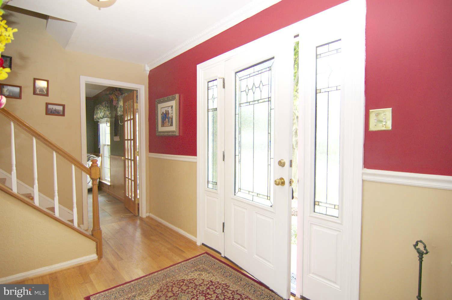 934 Pointer Ridge Drive Gaithersburg, MD 20878 - Photo 4 of 30 True center HALL,hardwds, new doors with transoms