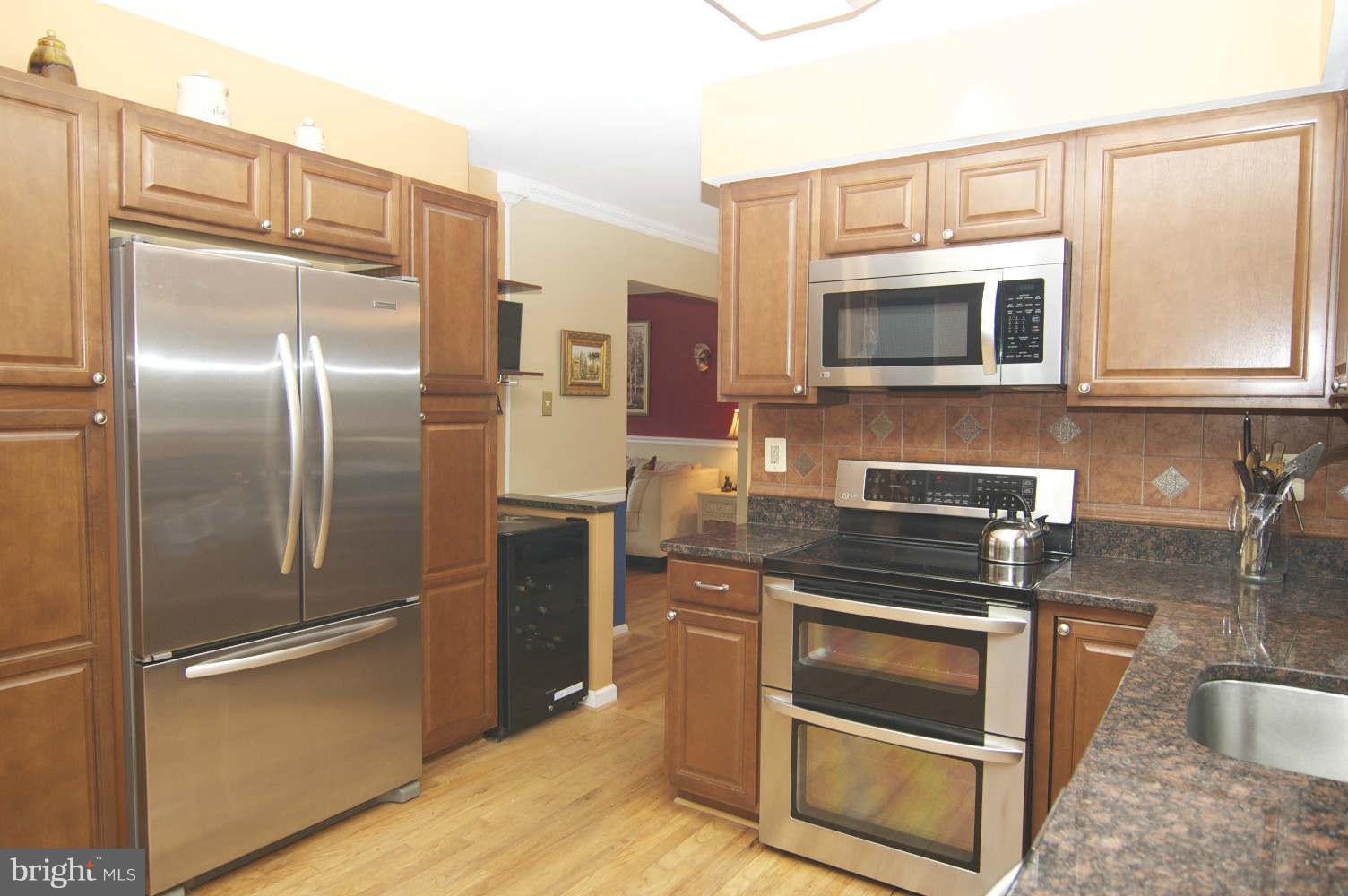 934 Pointer Ridge Drive Gaithersburg, MD 20878 - Photo 7 of 30 GRANITE, light cherry 42in cab & best SS appliance