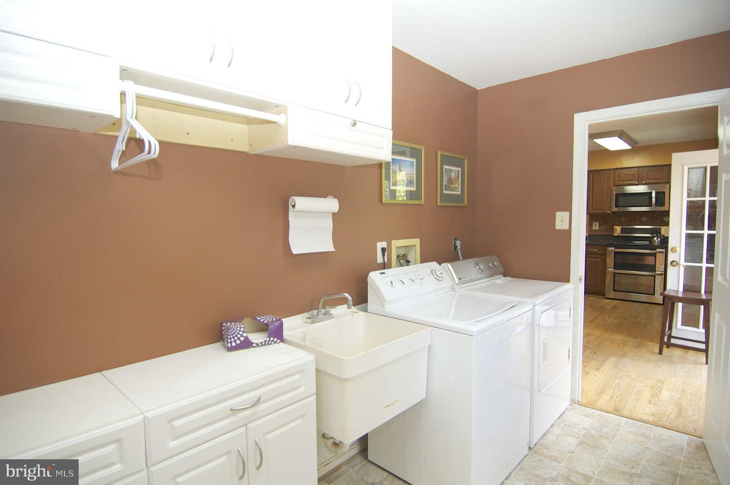 934 Pointer Ridge Drive Gaithersburg, MD 20878 - Photo 10 of 30 Practical Laund/MudR off Kit & 2nd door to yard