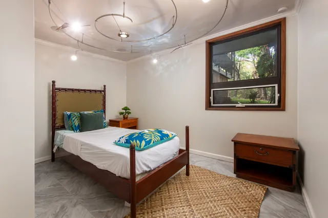 a view of entryway front of house