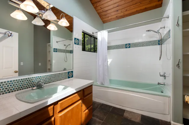 $2,300,000 | 45-3503 Kahana Drive, Honokaa, HI 96727