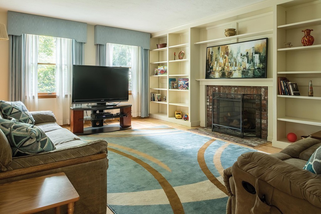 478 Clinton Road Brookline, MA 02467 - Photo 4 of 22