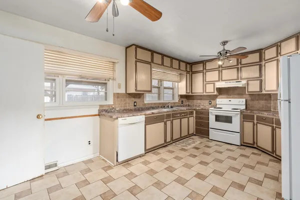 $289,999 | 1460 North Buckner Street, Derby, KS 67037