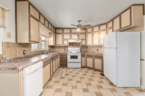 $289,999 | 1460 North Buckner Street, Derby, KS 67037