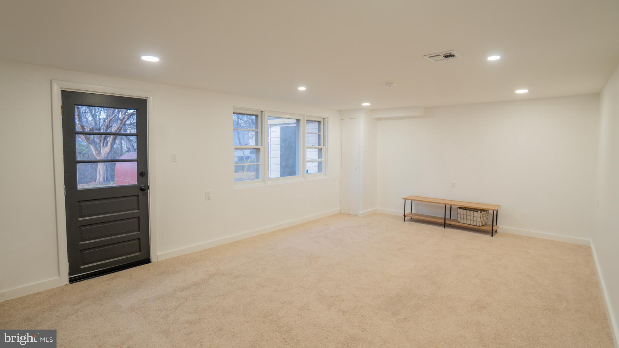 3420 Belair Road Harrisburg, PA 17109 - Photo 21 of 34 an empty room with windows and closet