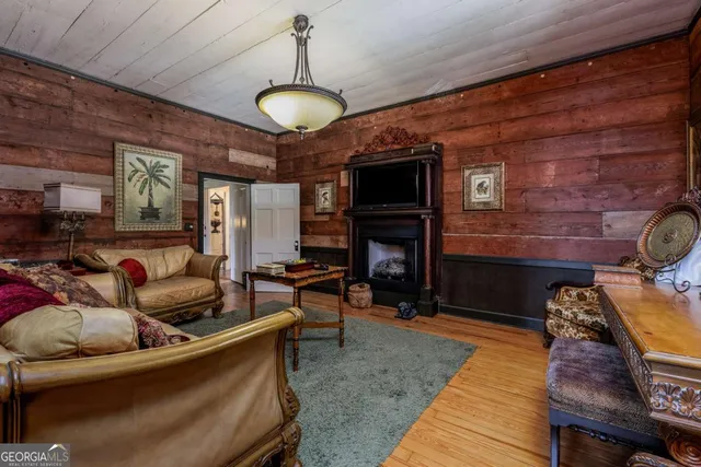 $1,199,000 | 205 Carolina Street, Dillard, GA 30537