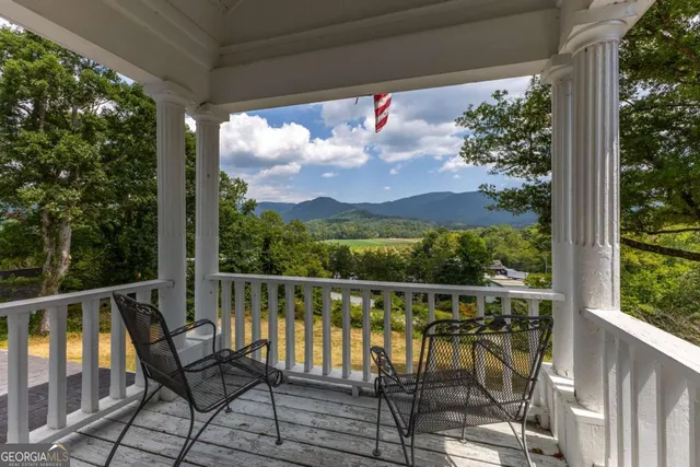 $1,199,000 | 205 Carolina Street, Dillard, GA 30537