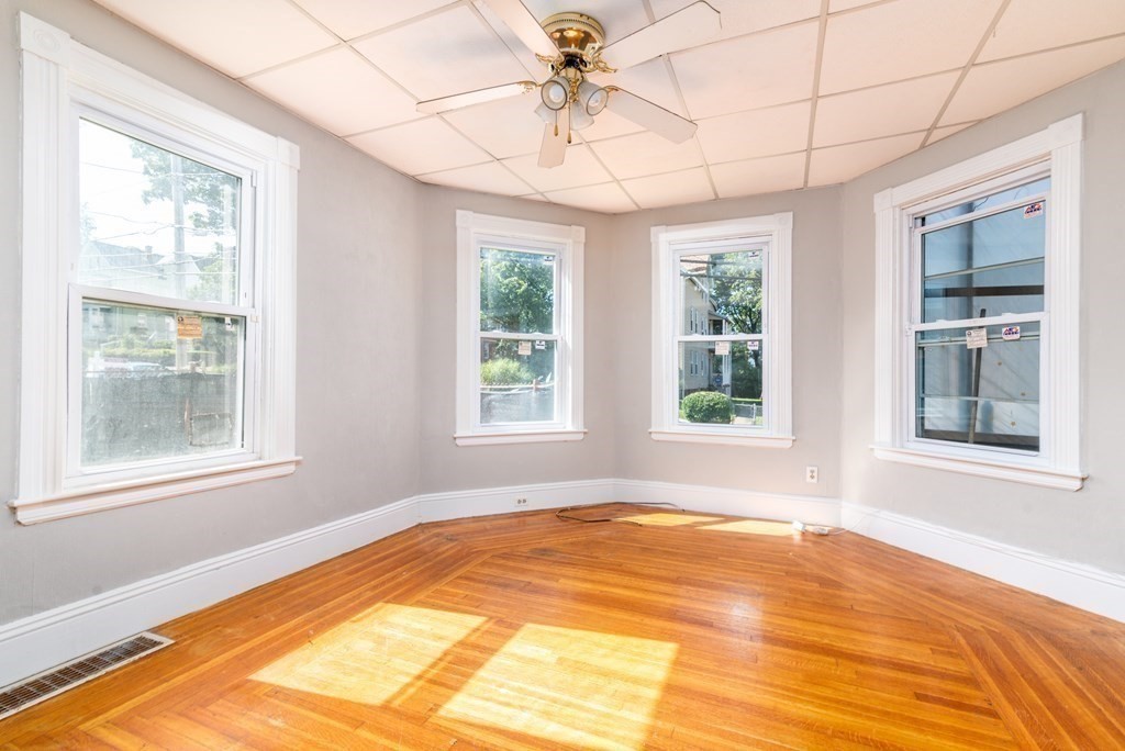 21 Whipple Street Worcester, MA 01607 - Photo 3 of 39 Gallery Image 3