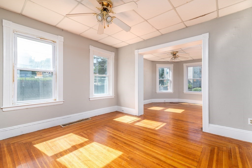 21 Whipple Street Worcester, MA 01607 - Photo 4 of 39 Gallery Image 4