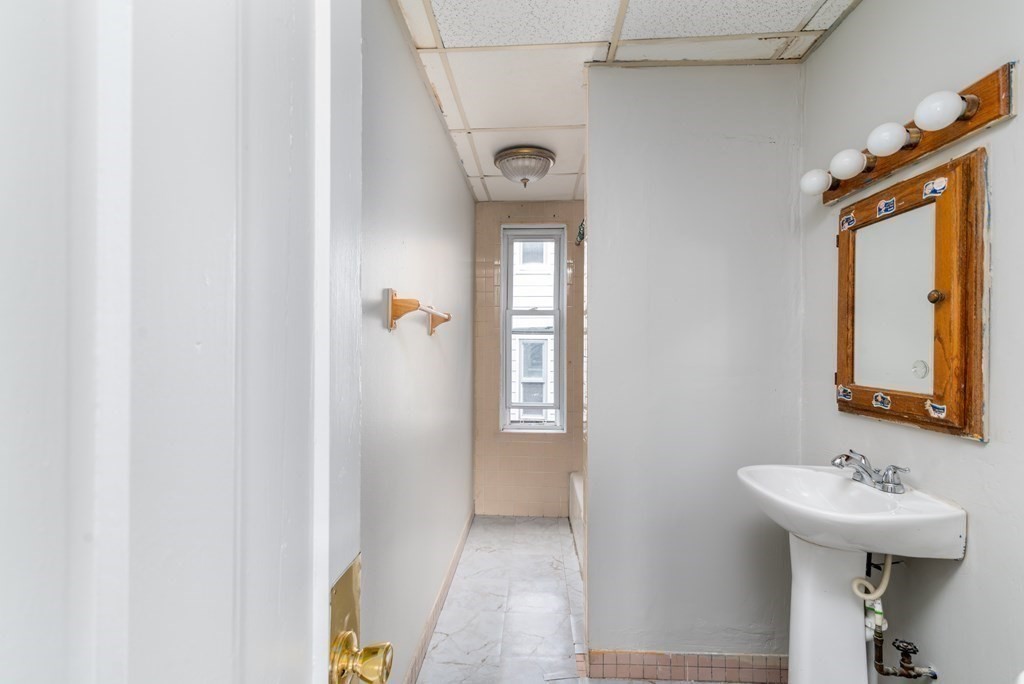 21 Whipple Street Worcester, MA 01607 - Photo 8 of 39 Gallery Image 8